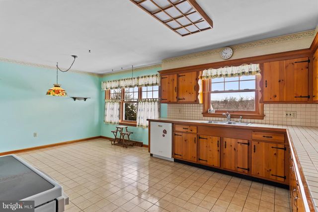 461 SHULER RD, Etters, PA 17319