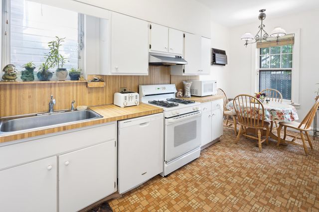 1216 E 28th Street, New York City, NY 11210