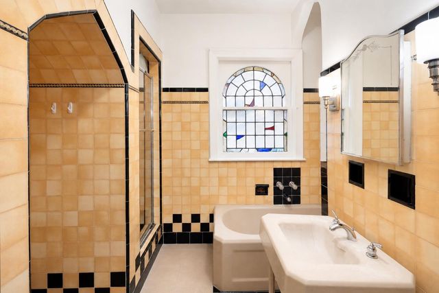 1216 E 28th Street, New York City, NY 11210