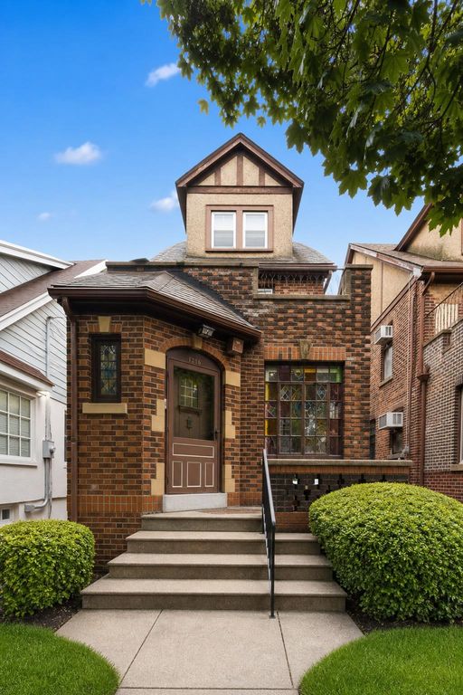 1216 E 28th Street, New York City, NY 11210