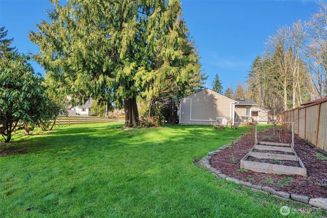 13825 Fender Drive, Lynnwood, WA 98087