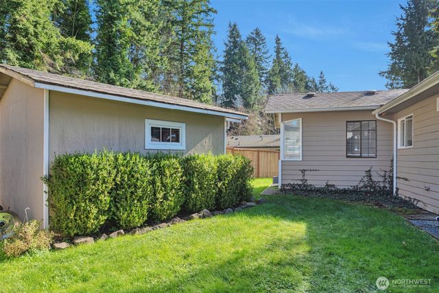 13825 Fender Drive, Lynnwood, WA 98087