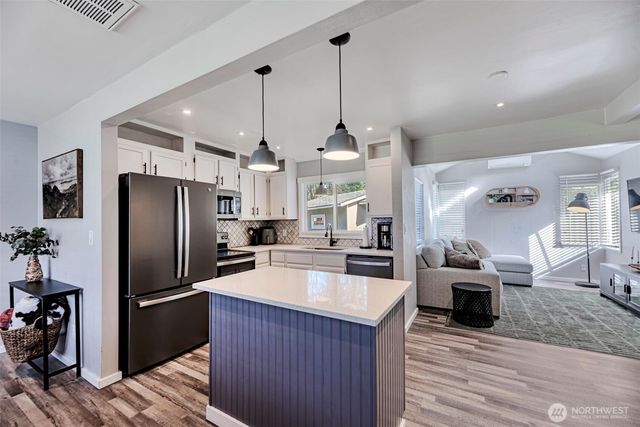 13825 Fender Drive, Lynnwood, WA 98087