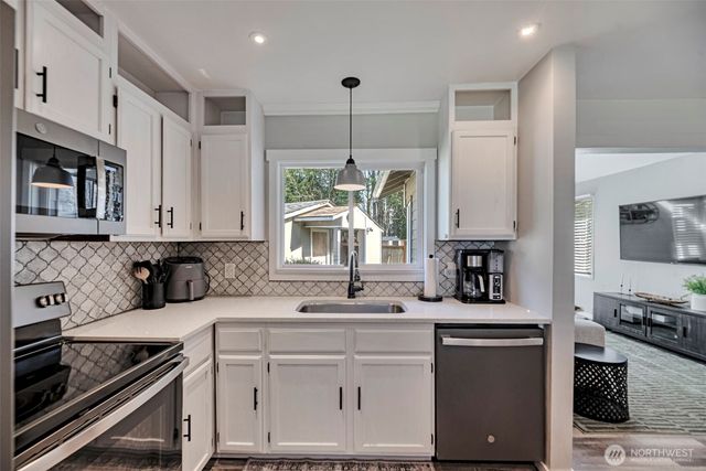 13825 Fender Drive, Lynnwood, WA 98087