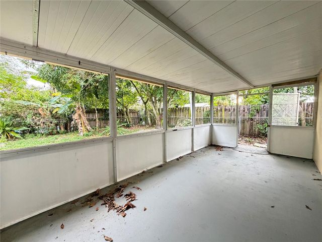 7212 SW 3rd Ct, North Lauderdale, FL 33068