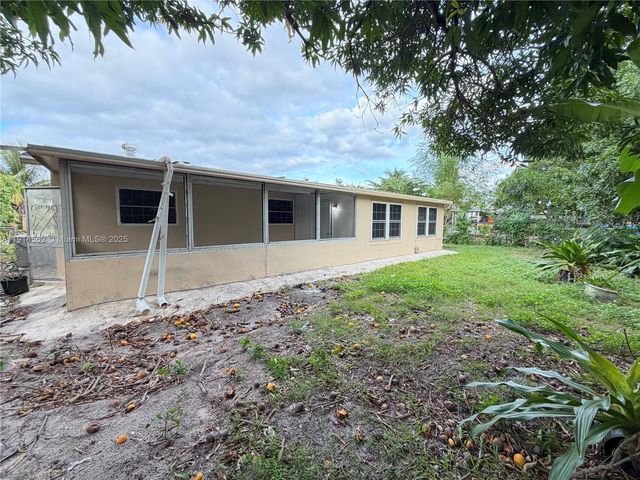 7212 SW 3rd Ct, North Lauderdale, FL 33068