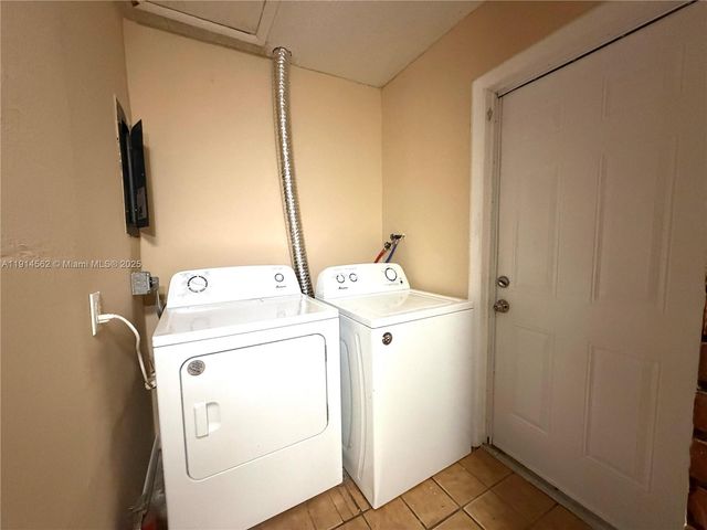 7212 SW 3rd Ct, North Lauderdale, FL 33068