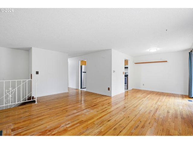 17610 Ne MULTNOMAH Dr, Portland, OR 97230