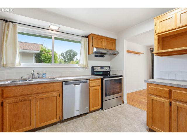 17610 Ne MULTNOMAH Dr, Portland, OR 97230