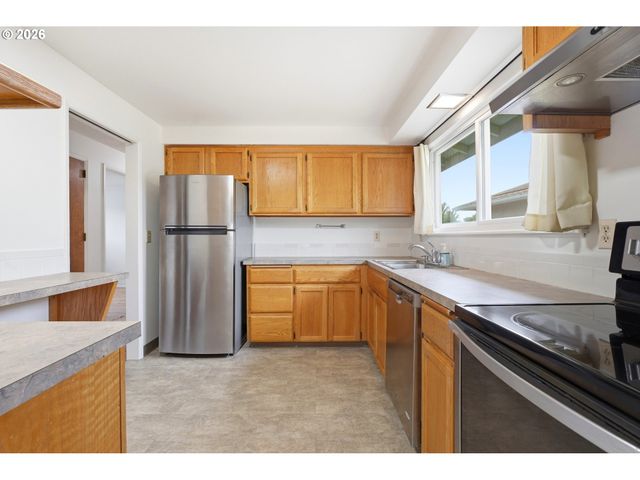 17610 Ne MULTNOMAH Dr, Portland, OR 97230