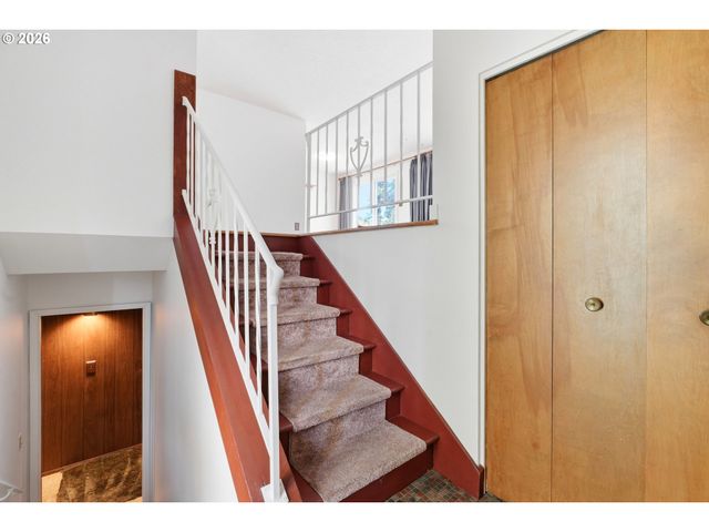 17610 Ne MULTNOMAH Dr, Portland, OR 97230