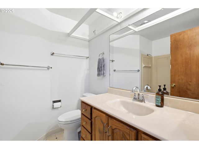 17610 Ne MULTNOMAH Dr, Portland, OR 97230