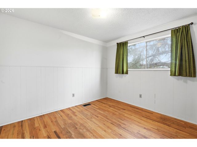 17610 Ne MULTNOMAH Dr, Portland, OR 97230