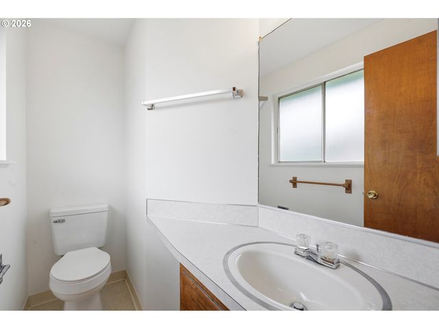 17610 Ne MULTNOMAH Dr, Portland, OR 97230