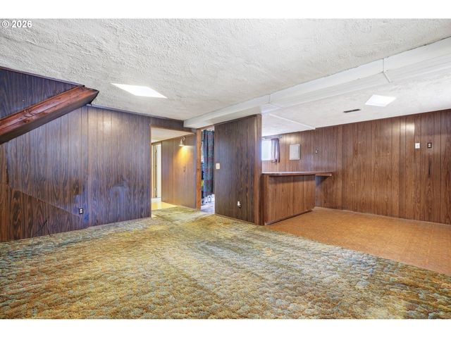17610 Ne MULTNOMAH Dr, Portland, OR 97230