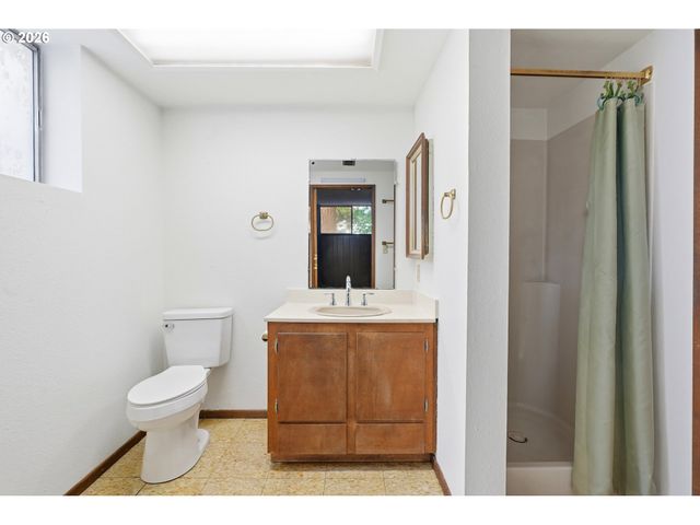 17610 Ne MULTNOMAH Dr, Portland, OR 97230