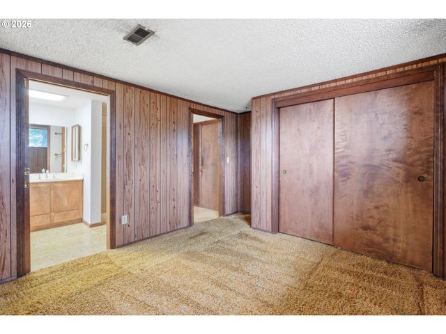 17610 Ne MULTNOMAH Dr, Portland, OR 97230