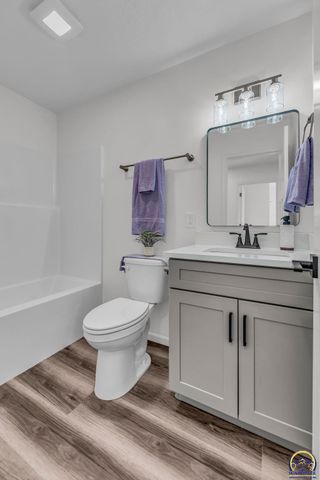 1925 NW Vail CT, Topeka, KS 66608