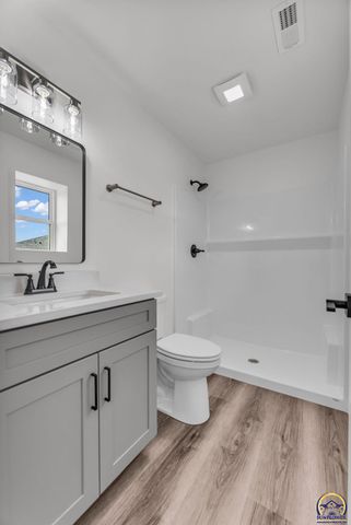 1925 NW Vail CT, Topeka, KS 66608