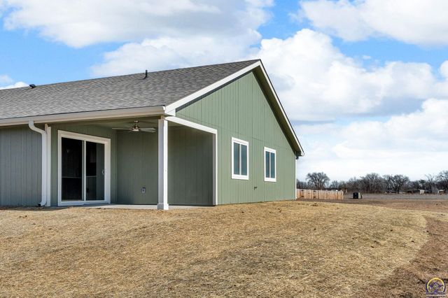 1925 NW Vail CT, Topeka, KS 66608