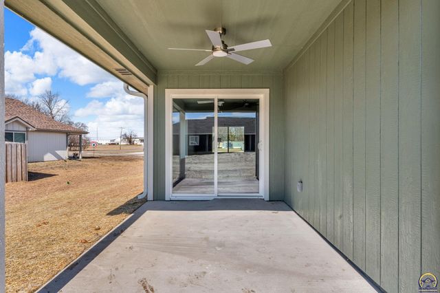 1925 NW Vail CT, Topeka, KS 66608