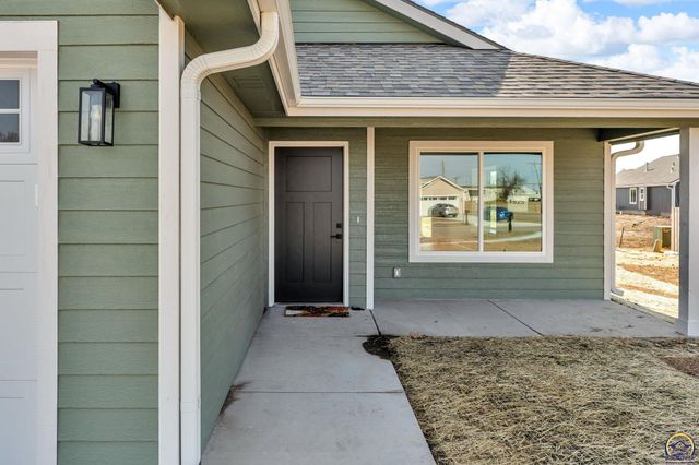 1925 NW Vail CT, Topeka, KS 66608