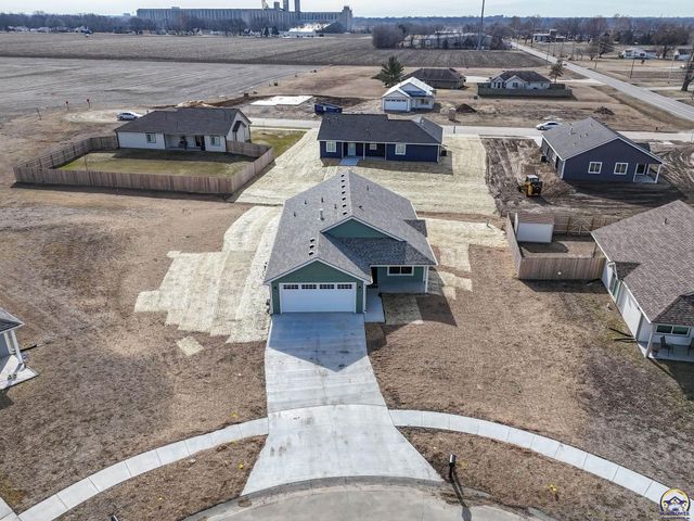 1925 NW Vail CT, Topeka, KS 66608