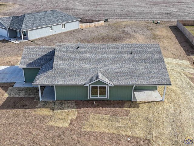 1925 NW Vail CT, Topeka, KS 66608