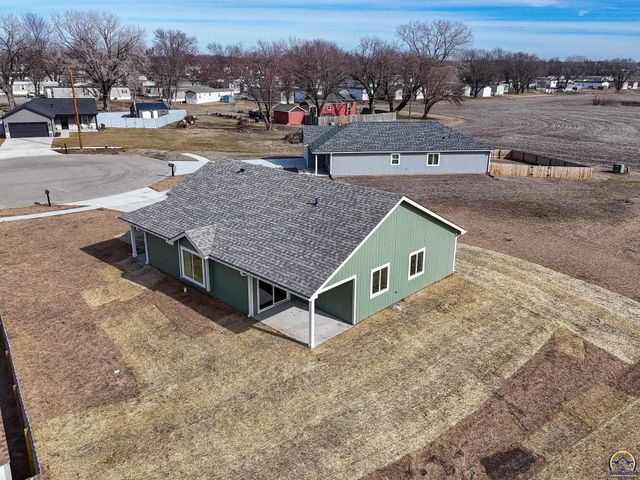 1925 NW Vail CT, Topeka, KS 66608