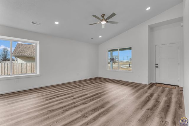 1925 NW Vail CT, Topeka, KS 66608