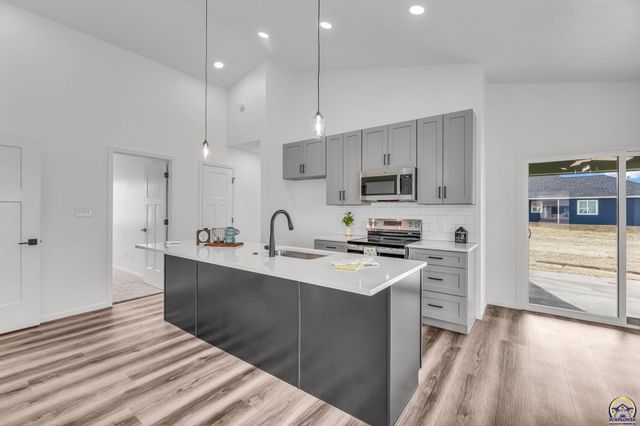 1925 NW Vail CT, Topeka, KS 66608