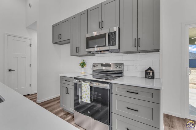 1925 NW Vail CT, Topeka, KS 66608