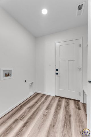 1925 NW Vail CT, Topeka, KS 66608