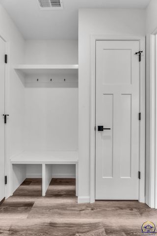 1925 NW Vail CT, Topeka, KS 66608