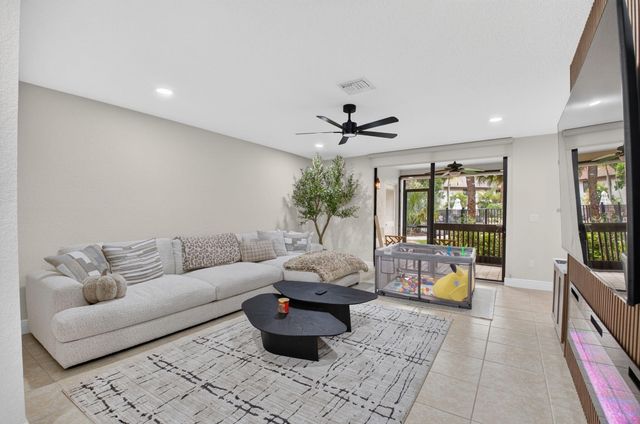 9292 Sabal Ridge Circle C, Boca Raton, FL 33434