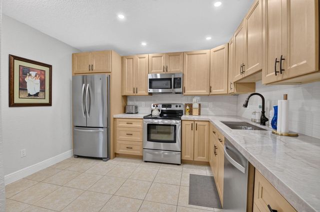 9292 Sabal Ridge Circle C, Boca Raton, FL 33434