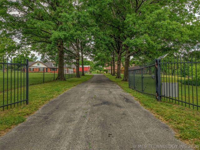610 N 177th East Avenue, Catoosa, OK 74015