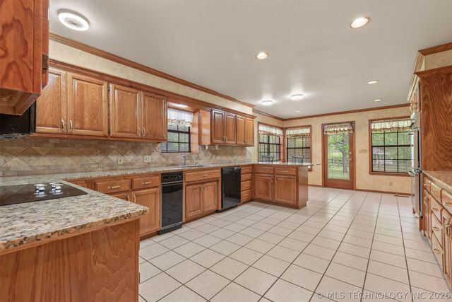610 N 177th East Avenue, Catoosa, OK 74015