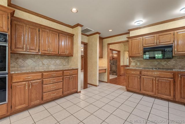 610 N 177th East Avenue, Catoosa, OK 74015