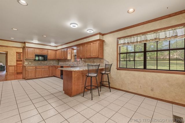 610 N 177th East Avenue, Catoosa, OK 74015
