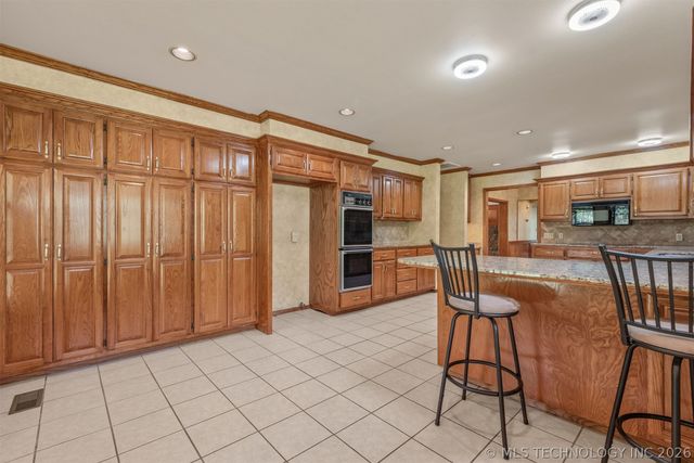 610 N 177th East Avenue, Catoosa, OK 74015