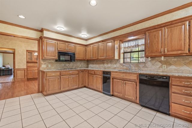610 N 177th East Avenue, Catoosa, OK 74015