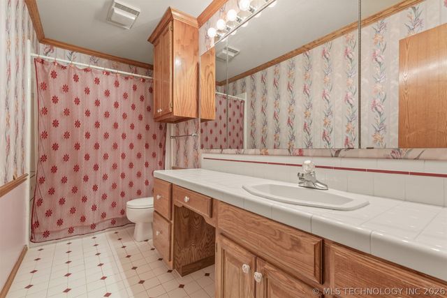 610 N 177th East Avenue, Catoosa, OK 74015