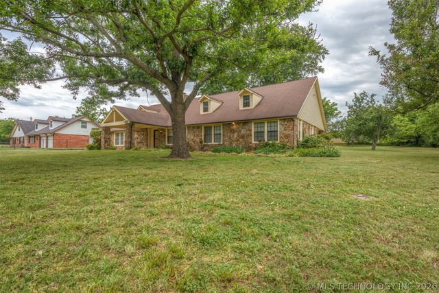 610 N 177th East Avenue, Catoosa, OK 74015