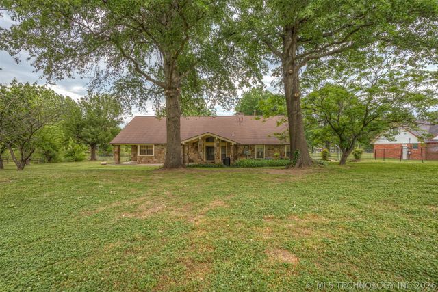 610 N 177th East Avenue, Catoosa, OK 74015