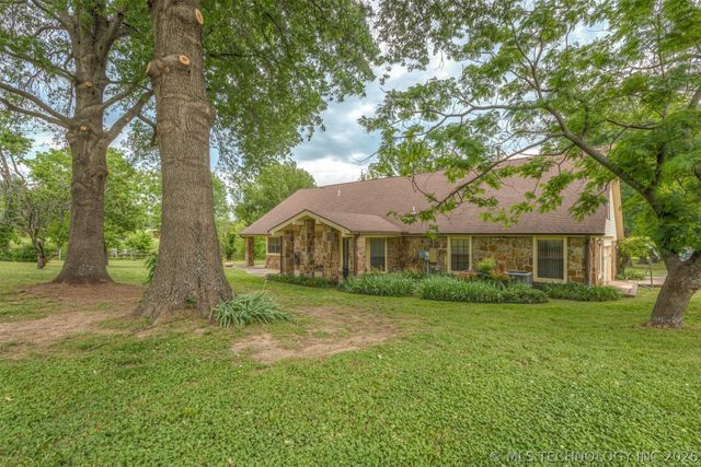610 N 177th East Avenue, Catoosa, OK 74015