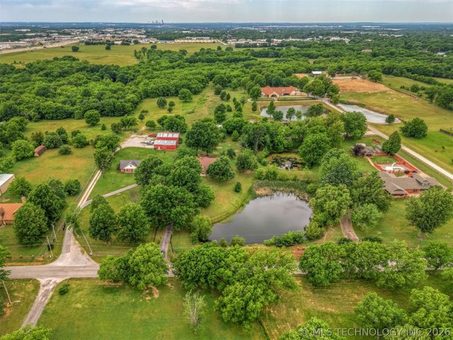 610 N 177th East Avenue, Catoosa, OK 74015