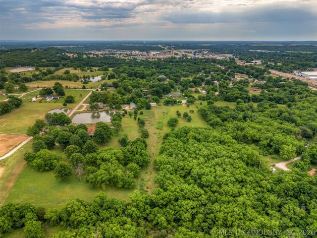 610 N 177th East Avenue, Catoosa, OK 74015