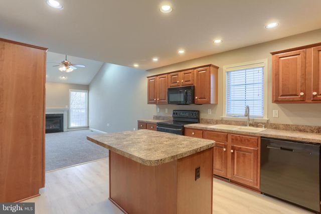 411 NORTHSTAR DR, Harrisburg, PA 17112
