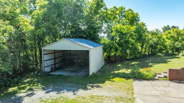 2161 Garner Rd, Mount Pleasant, TN 38474